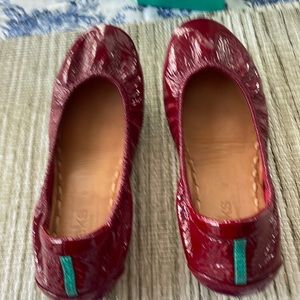 Size 8 tieks red